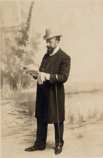 Publicité : "P.Petit, photographe, 8, rue Bab-Azoun, Alger"