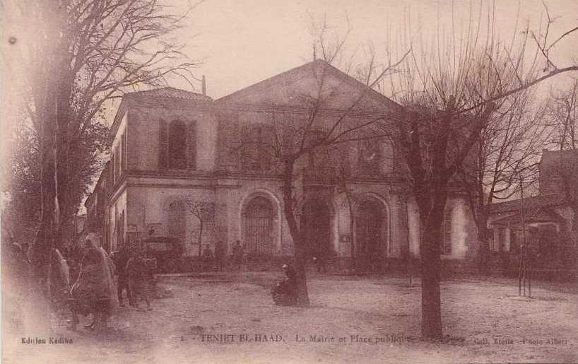 teniet-el-haad,la place publique et la mairie